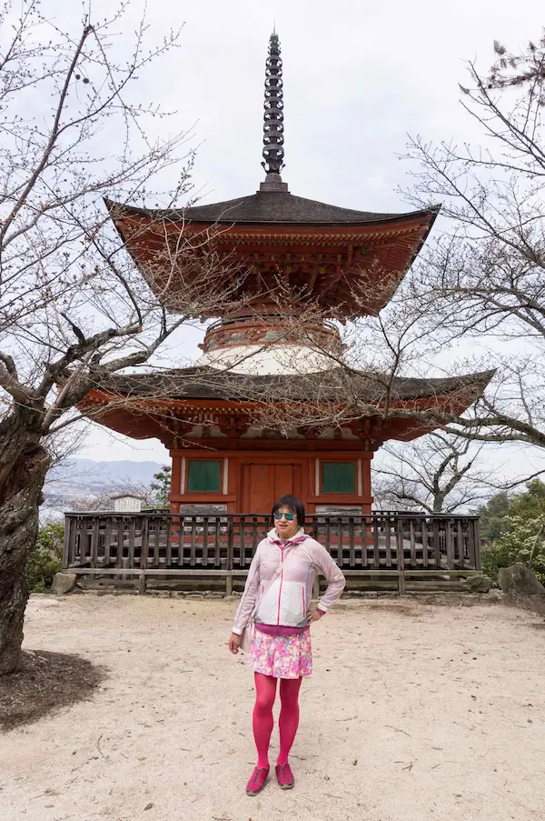 Tahoto Pagoda, Chris